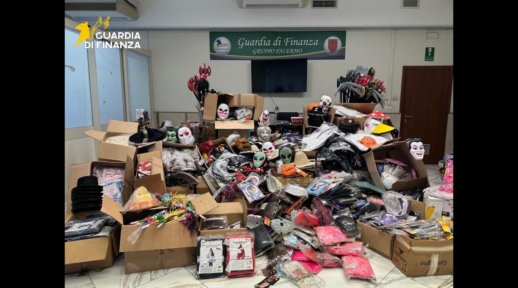 Ingente sequestro della Guardia di Finanza di prodotti irregolari a Carini e Borgetto