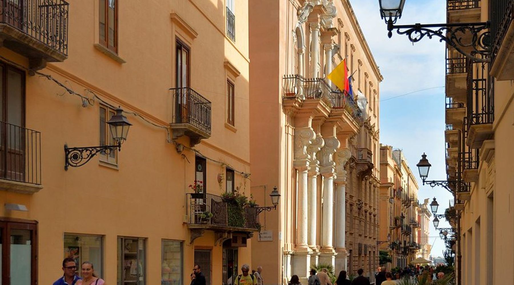 Trapani: notte di furti nel centro storico, prese di mira un negozio di abbigliamento e una birreria