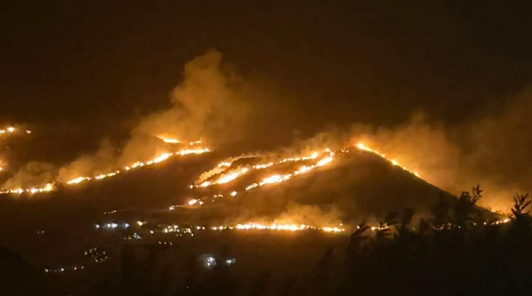 Incendio tra Visicari e Scopello, le fiamme minacciano le case