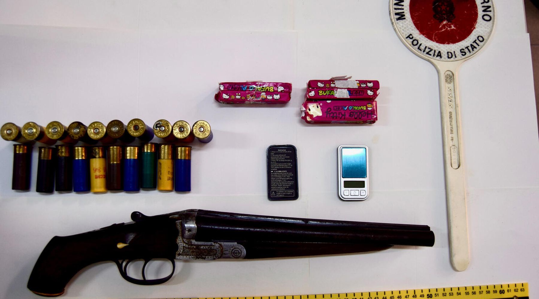 Alcamo: fucile a canne mozze con matricola abrasa e 150 grammi di droga, arrestato noto pregiudicato