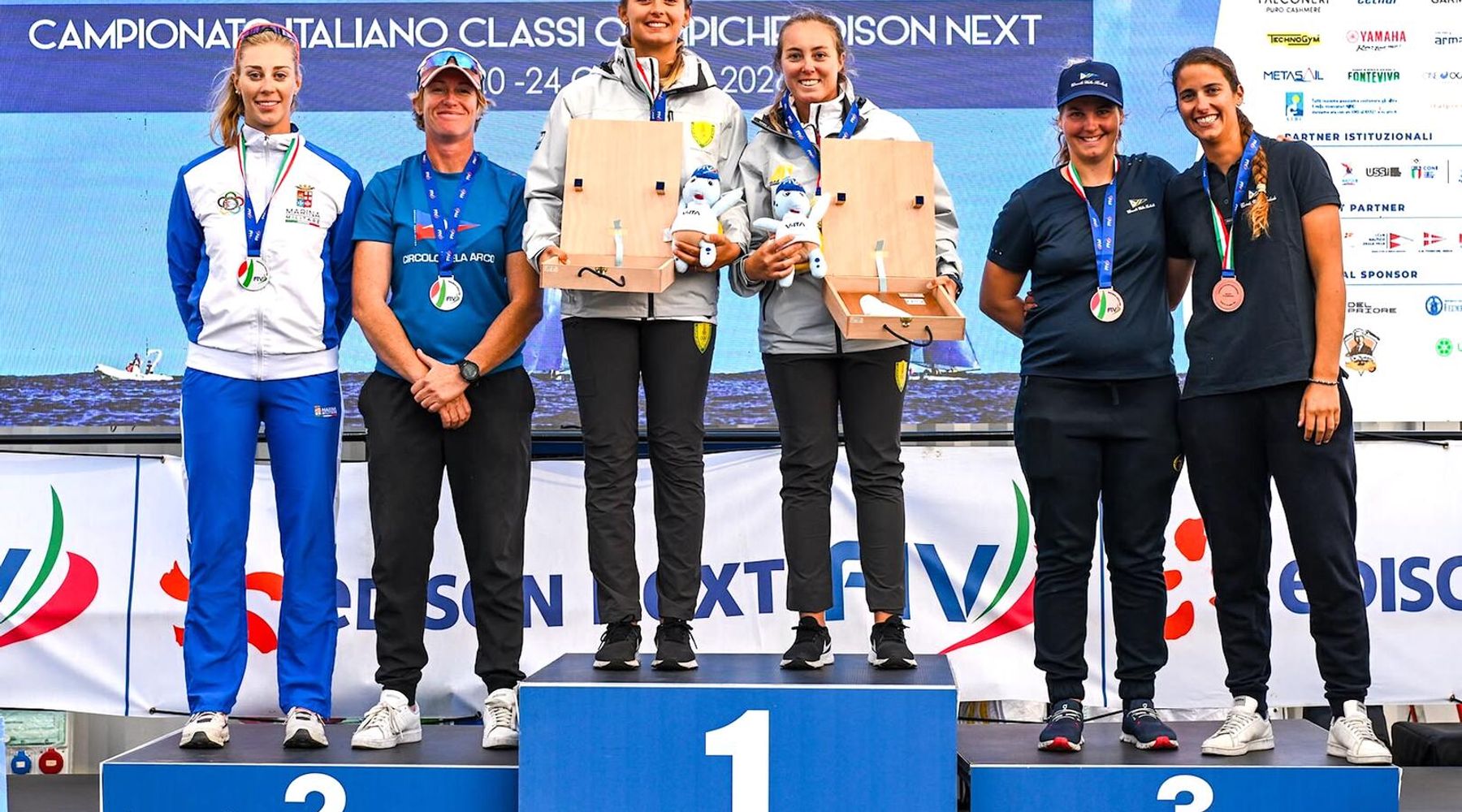 Napoli / Sferracavallo: Sofia Giunchiglia e Giulia Schio ancora campionesse d'Italia nel 49er FX