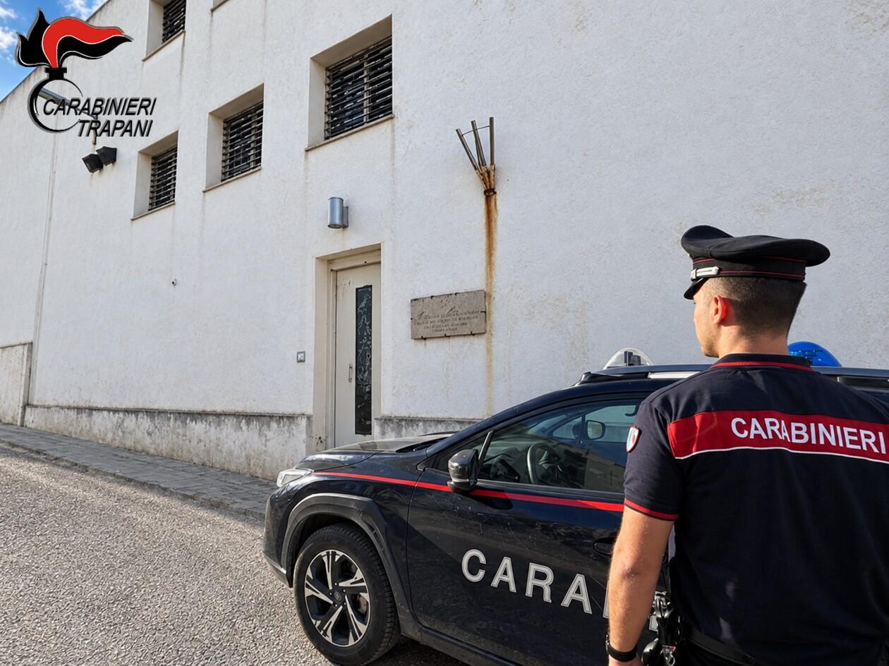 Estorsioni dal carcere di Favignana con videochiamate di minaccia: quattro arresti