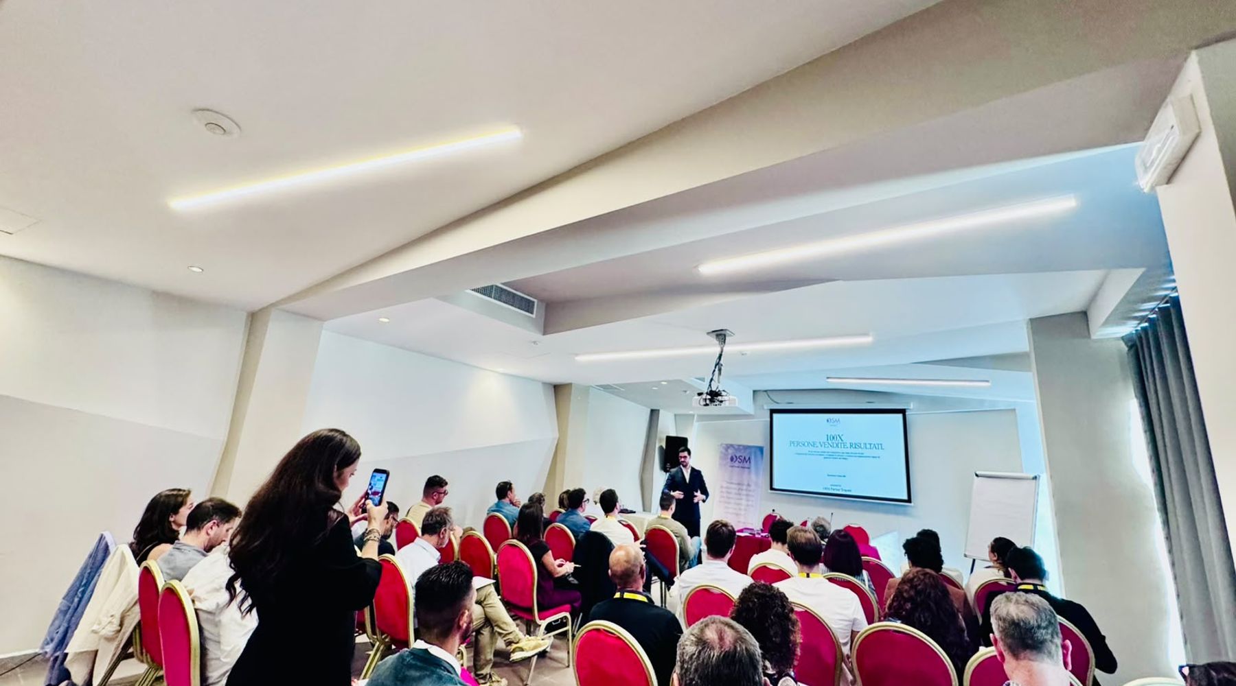 Isola delle Femmine: successo per l'evento "100X" di OSM Partner Trapani, 50 aziende riunite per la crescita d'impresa