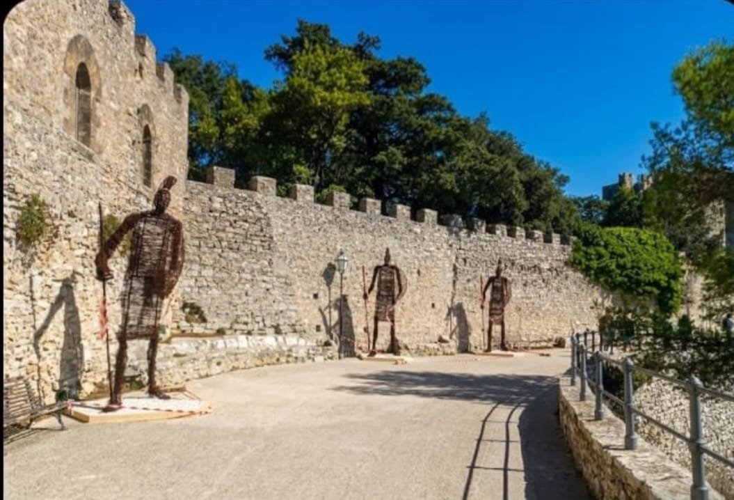 Erice: inaugurata l'installazione dei tre guerrieri elimi dell'artista Gaspare Occhipinti