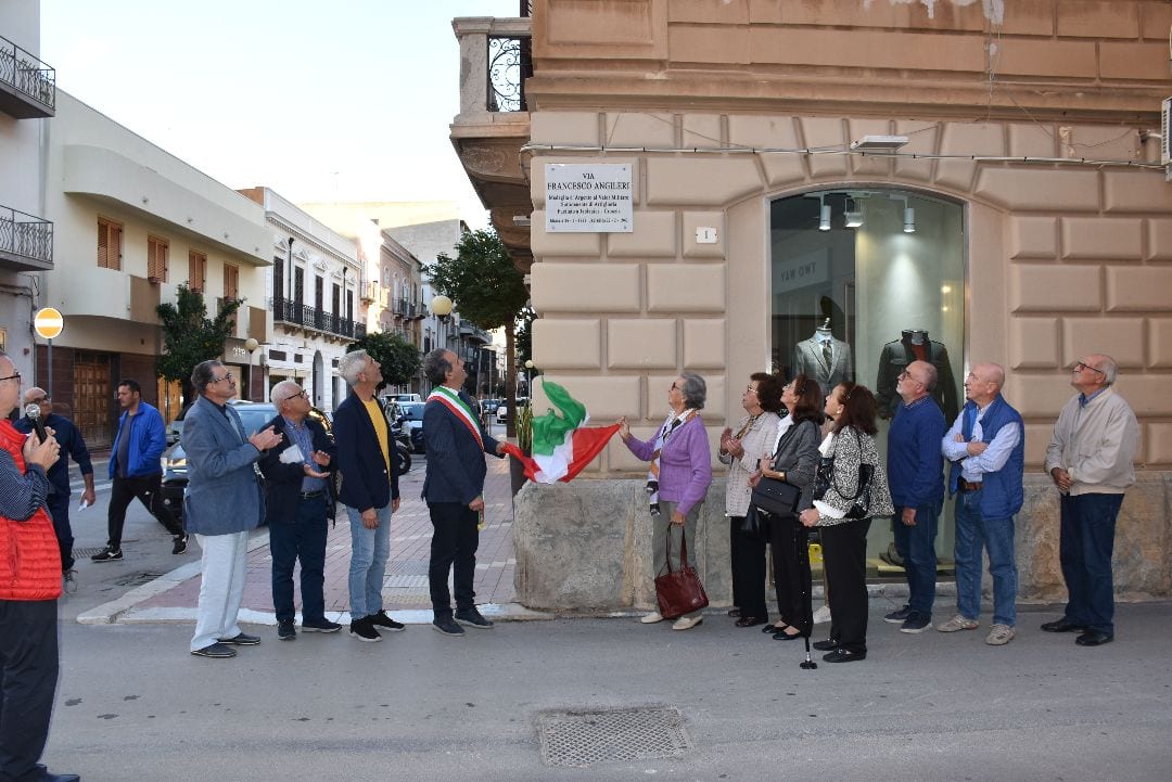 Scoperta nuova lapide intitolata a Francesco Angileri, sindaco di Marsala Grillo: "Fieri dei marsalesi eroi"