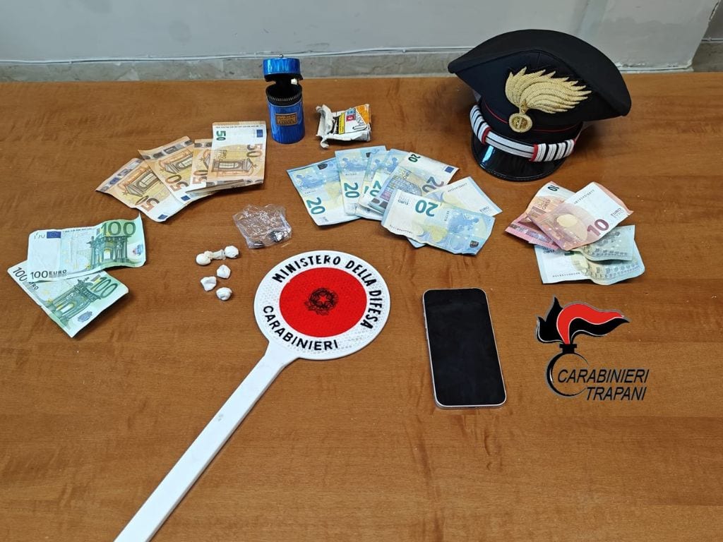 Detenzione e spaccio di droga, arrestato in flagrante un 20enne di Favignana