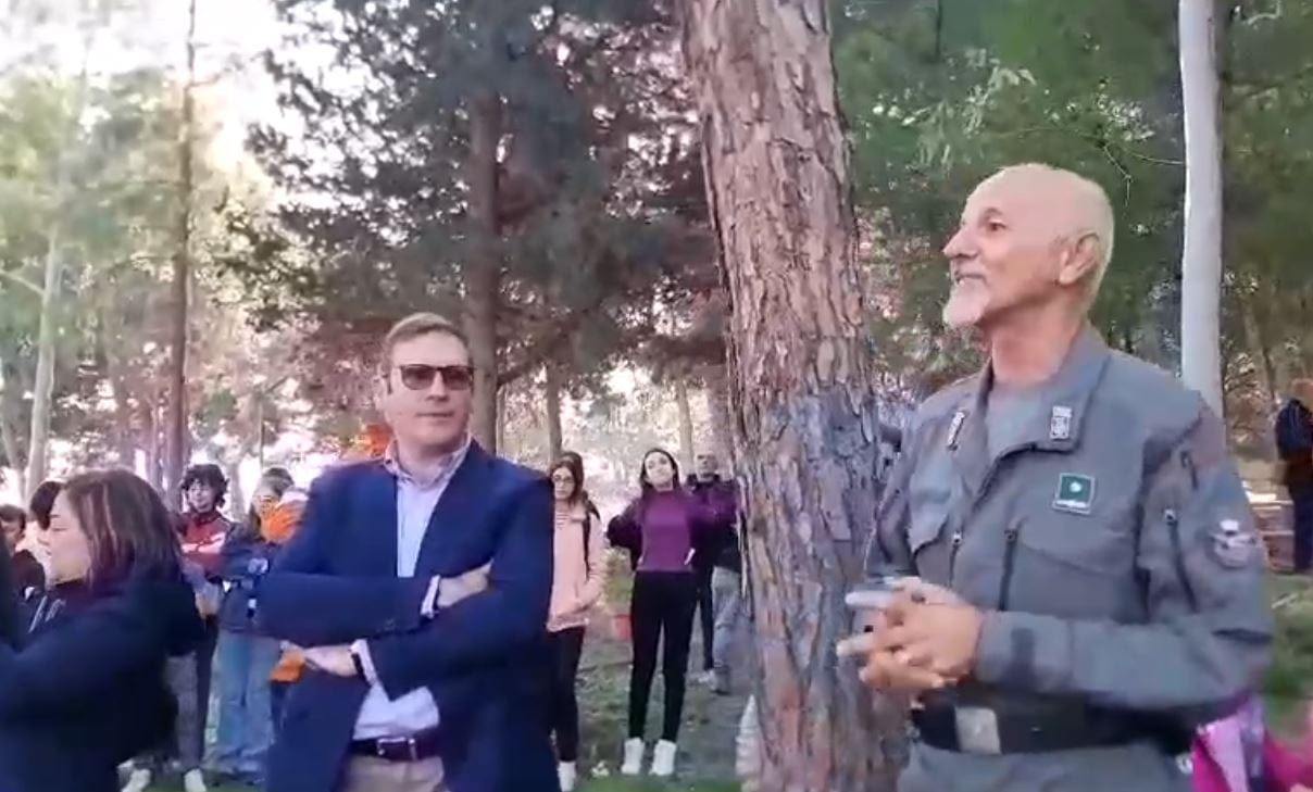 Tutti insieme per piantumare alberi, gli studenti della Pitrè alla pineta di Castellammare del Golfo (INTERVISTA)