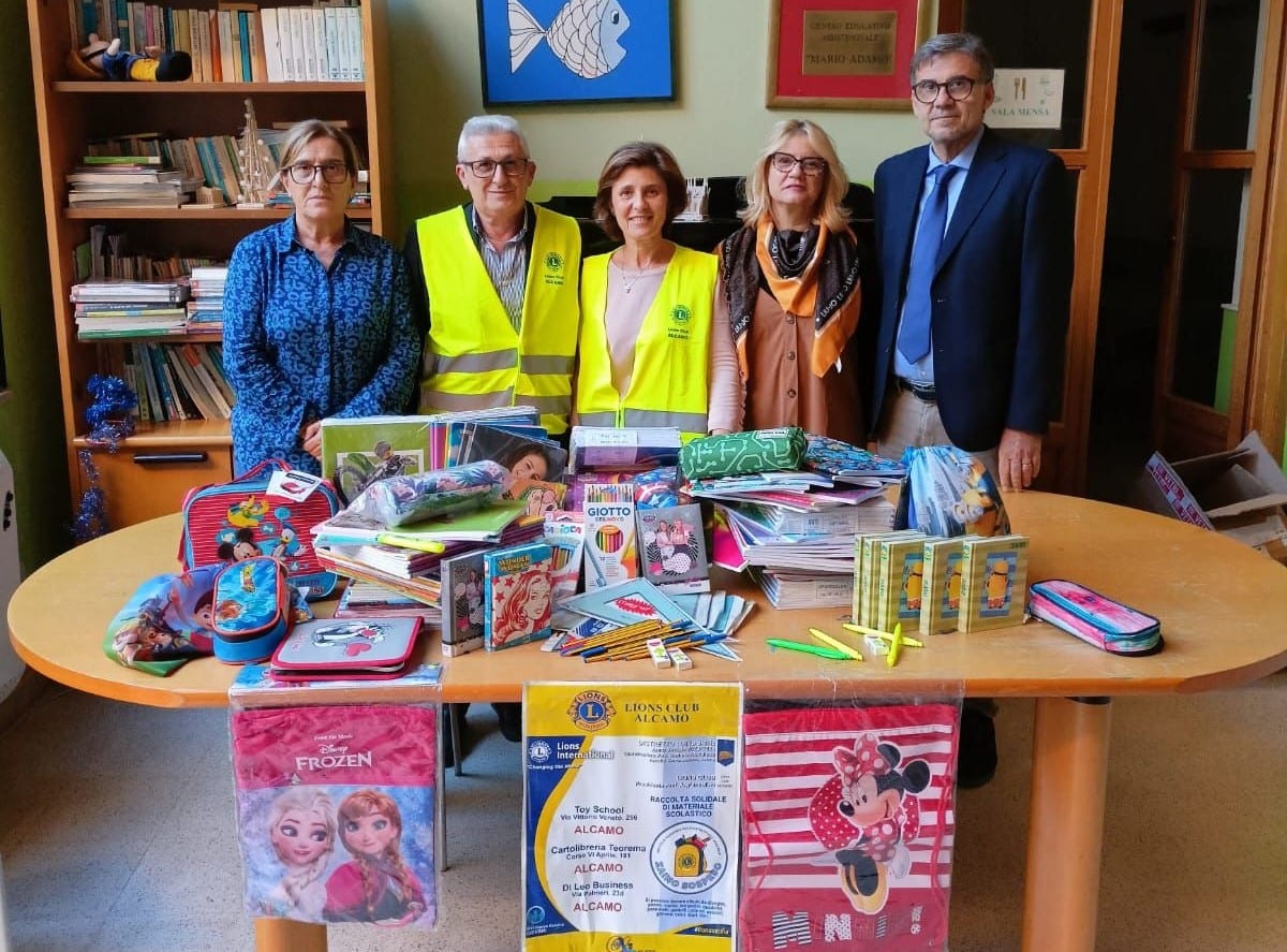 ‘Zaino sospeso’, Lions Club Alcamo dona cancelleria ai minori dell'IPAB Pastore e San Pietro