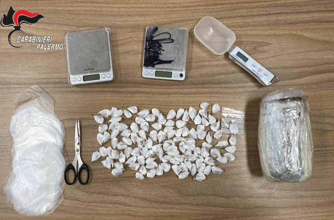 Spaccio di droga e furto di energia elettrica. Arrestata a Partinico una trentatreenne