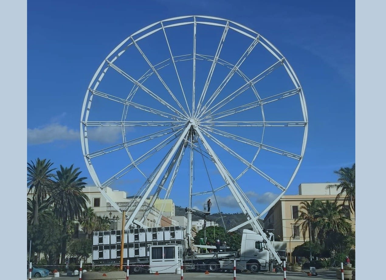 Inaugurata a Trapani ruota panoramica e pista di ghiaccio