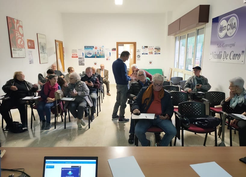 Alfabetizzazione digitale, usoi dello smartphone e diefsa dalle truffe on.line. CNA organizza corsi per anziani
