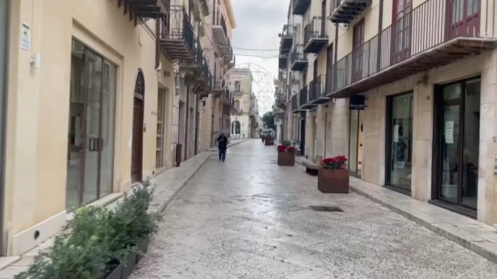 Desertificazione corso stretto di Alcamo, chiude altro negozio storico