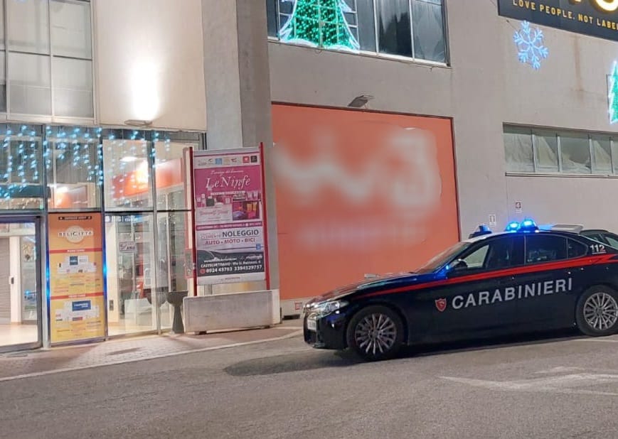 Auto dentro centro commerciale. A Castelvetrano momenti di paura per una rissa