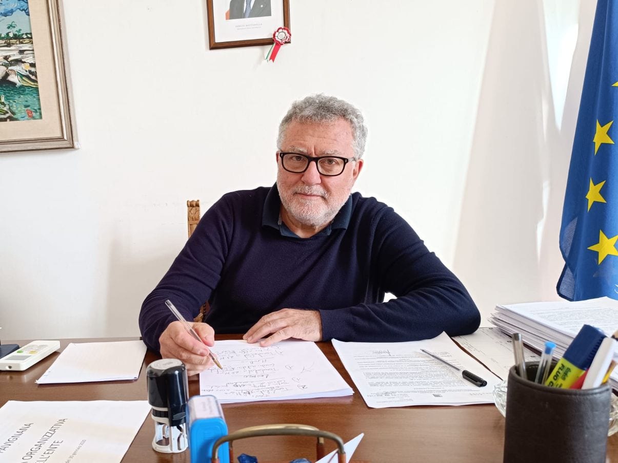 Sindaco di Favignana Forgione sottoscrive appello per figli di coppie omogenitoriali (INTERVISTA)