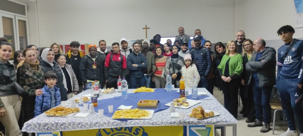 Solidarietà e condivisione, iniziativa del Lions club di Alcamo con i migranti del corso serale