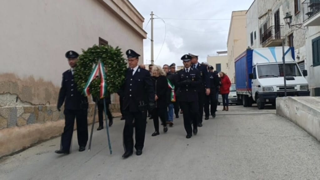 Commemorato a Favignana l’agente Barraco, morì durante una burrasca in mare