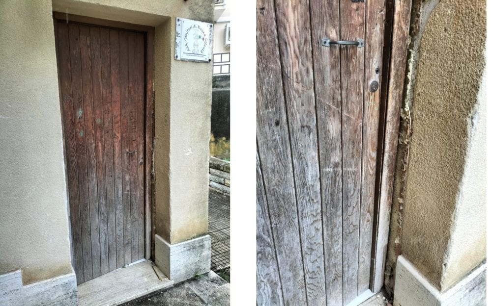 Vandali a Castellammare del Golfo, danneggiata porta magazzino di Villa Olivia