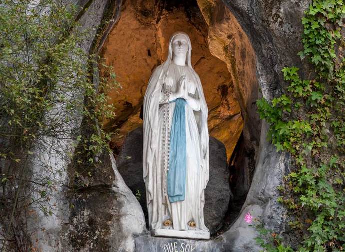 Statua della Madonna di Lourdes in pellegrinaggio nel trapanese