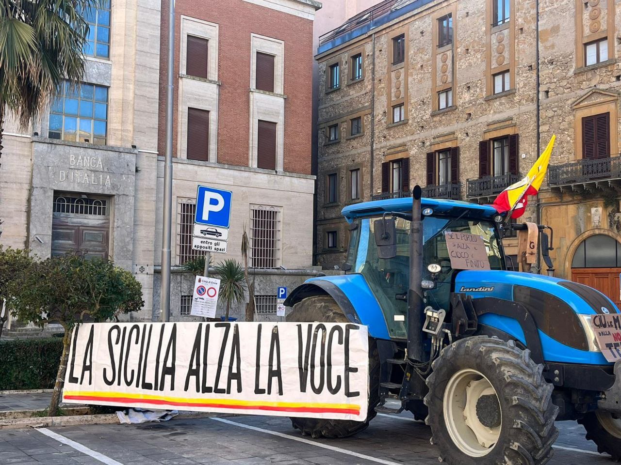 Crisi dell’agricoltura, prosegue la protesta con cortei e sit in nelle prefetture siciliane