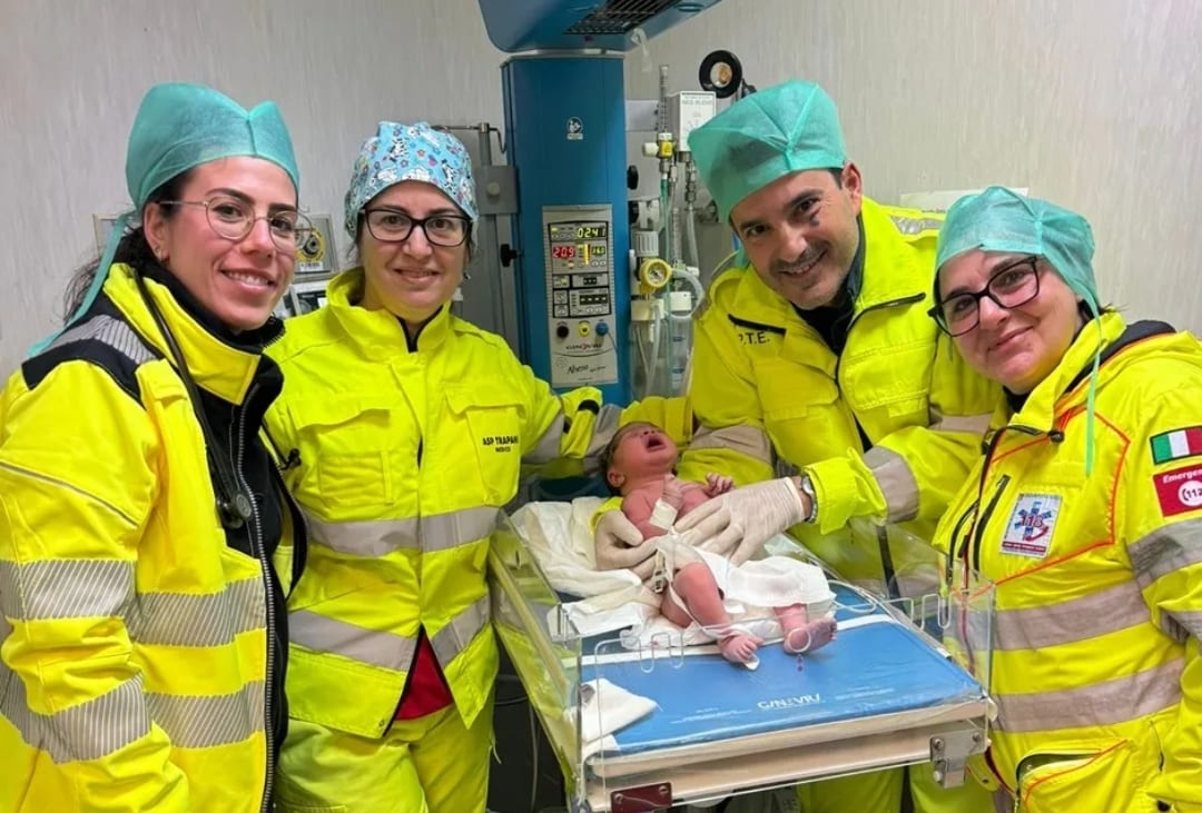 Aveva fretta di nascere, mamma alcamese partorisce a casa con l'aiuto del 118