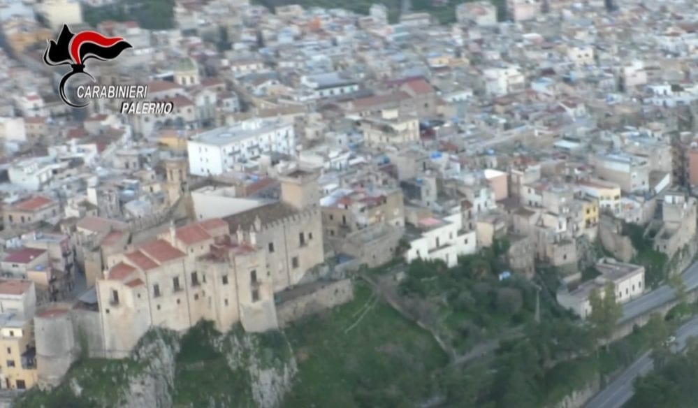Colpo alla famiglia mafiosa di Carini. Arrestati padre, madre e due figlie