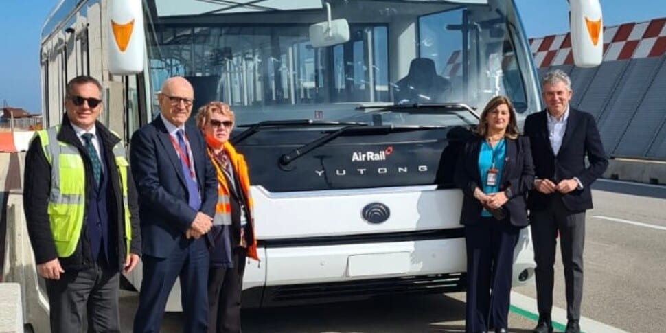 In funzione primo bus interpista elettrico a Punta Raisi