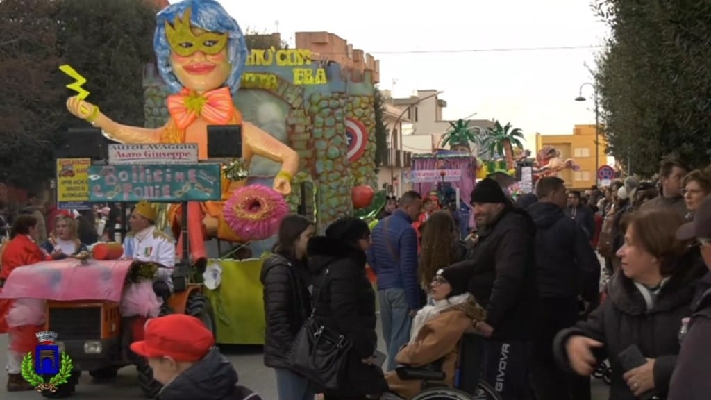 Carnevale a Petrosino con tanti visitatori. Sfilata dei carri anche prossimo week-end