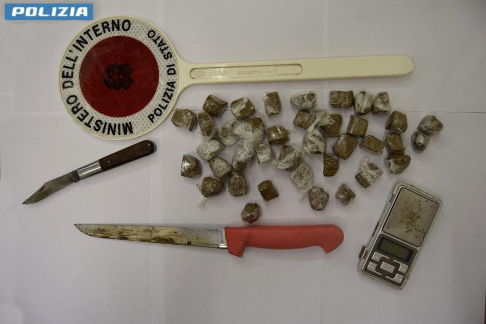 Due arresti per droga ad Alcamo. ’Soffiata’ e cane Cheyenne al centro delle operazioni