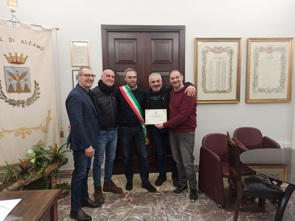 30 anni di attività. Targa dal sindaco di Alcamo alla band “Clan Zero”