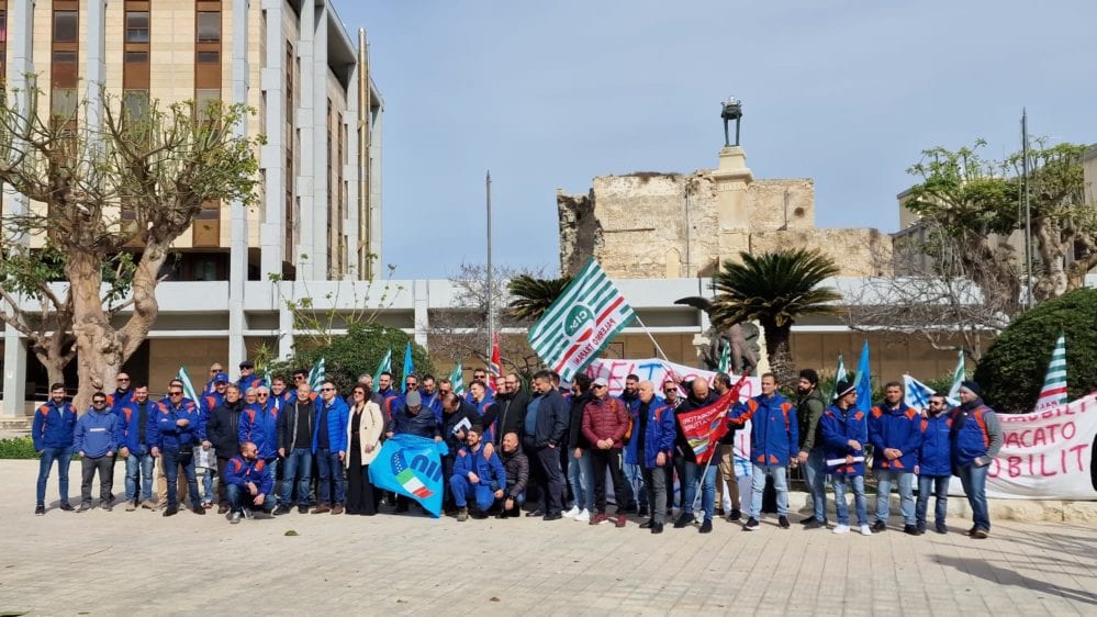 Sciopero generale dei dipendenti Enel. Sit-in davanti la Prefettura di Trapani