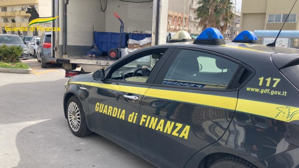 Multe e sequestri per vendita abusiva di pesce a Trapani