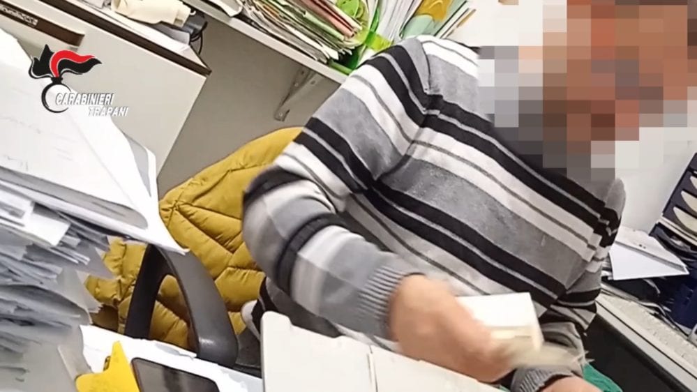 False assunzioni e 4.000 euro per un permesso di soggiorno. Divieti per gestori patronato Sifus