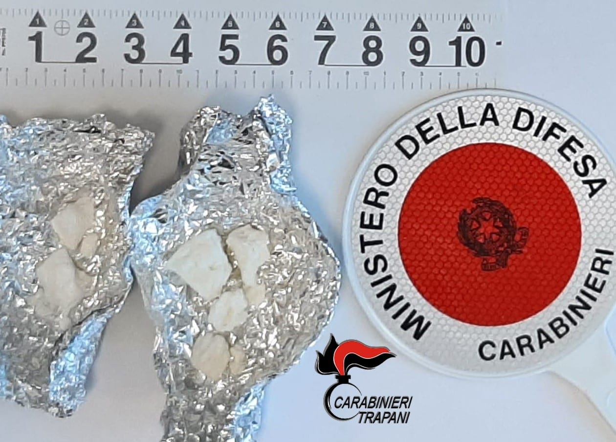 Crack, 26 grammi in auto ad Alcamo. Arresto e denuncia per pregiudicati