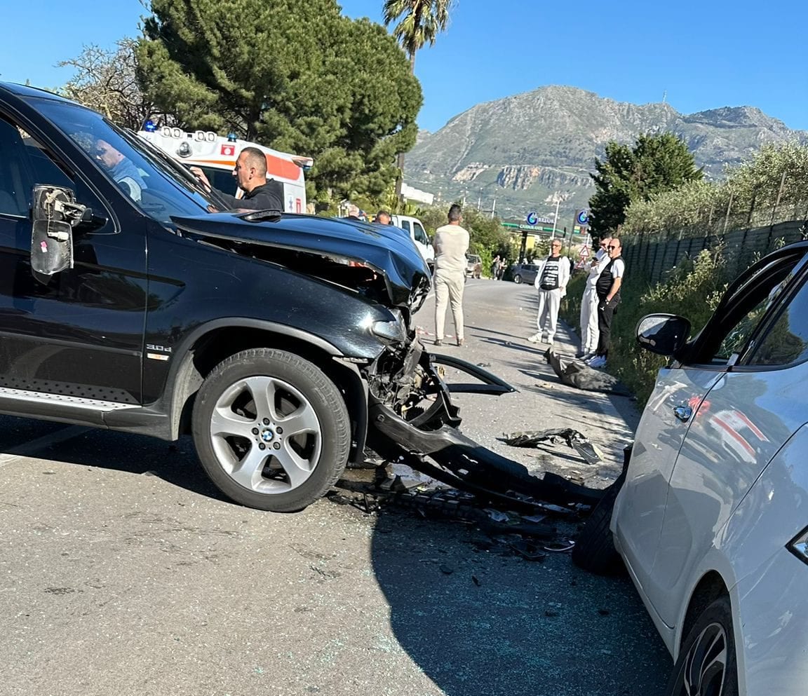 Incidente sulla SS113 a Partinico, lievi traumi ai conducenti