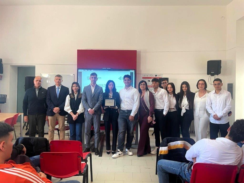 ‘Specchio Intelligente’ dell’ITET di Marsala vince concorso ’ Idee in azione’ di Sicindustria