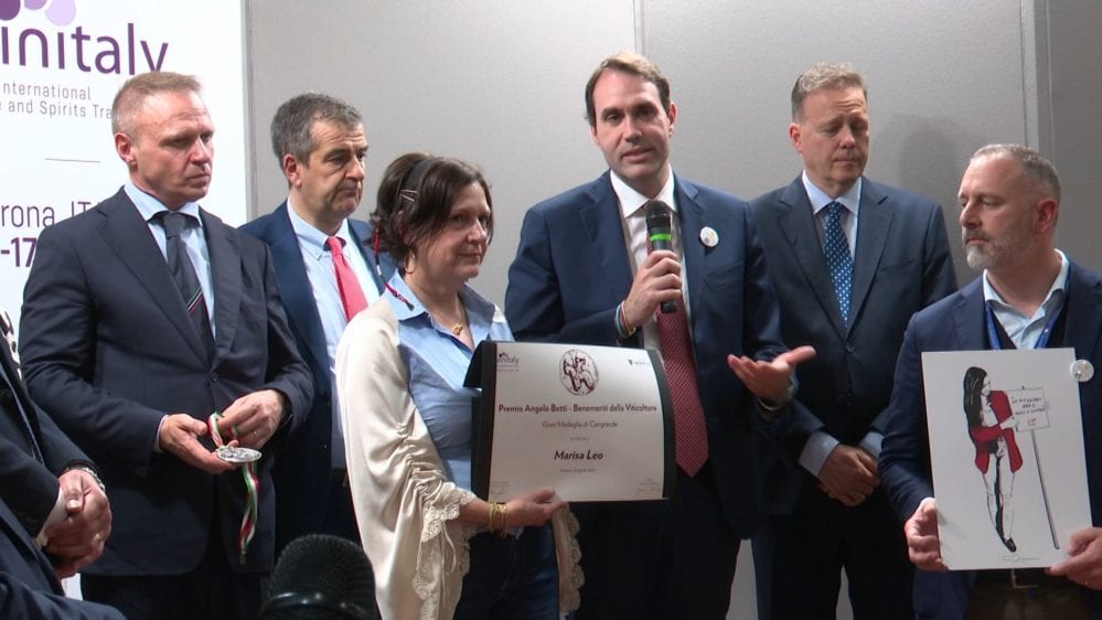 ‘Premio Betti’ a Marisa Leo, così la Sicilia si presenta alla fiera di Verona del Vinitaly