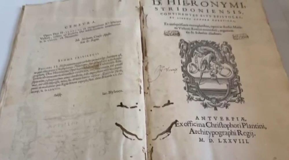 Antichi libri in mostra nella biblioteca di Alcamo (Intervista)