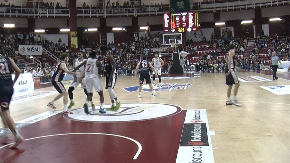 Sport. Shark, esordio vincente nei play-off. Pallamano, Alcamo sconfitta netta (Intervista)