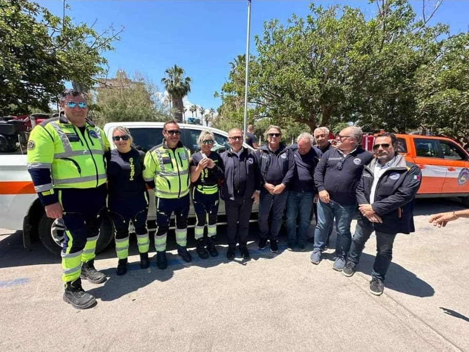 Consegnati 70 pick-up alle associazioni più operative. Uno alla ‘Fire Rescue’ di Alcamo
