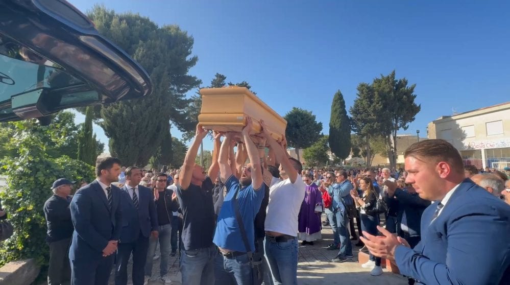 Tributato l’ultimo saluto all’alcamese Roberto Raneri, commozione e grande partecipazione
