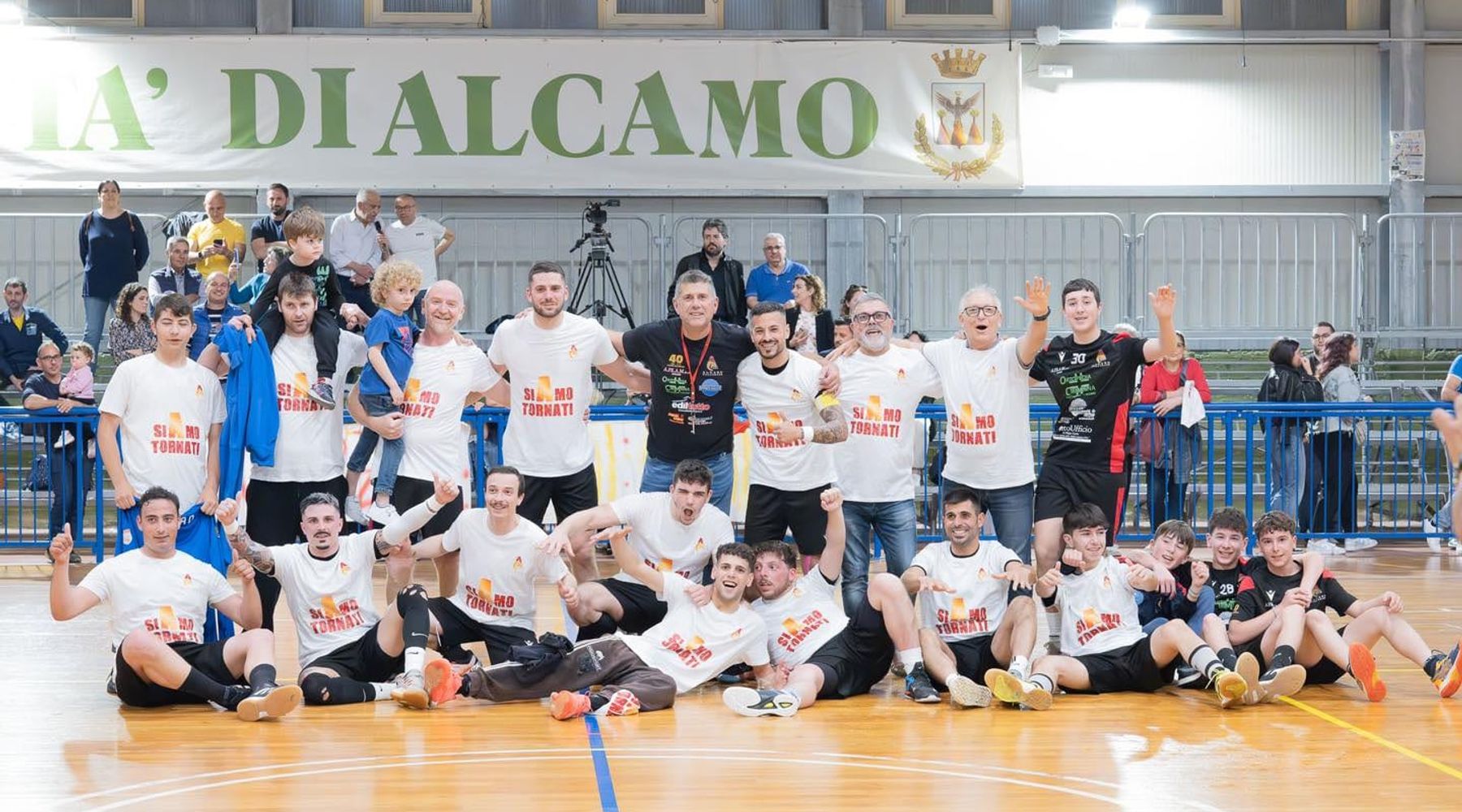 Pallamano Alcamo promosso in A Bronze, pubblico immenso. Scirè non invecchia mai (Interviste)
