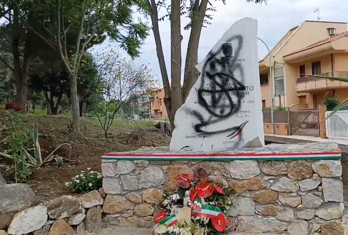 Vandalizzato a Partinico il monumento per Vincenzo Impastato, è stato inaugurato tre giorni fa