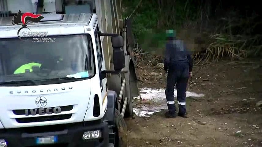 Smaltimento illecito di rifiuti, chieste sedici condanne. Imputati quasi tutti alcamesi