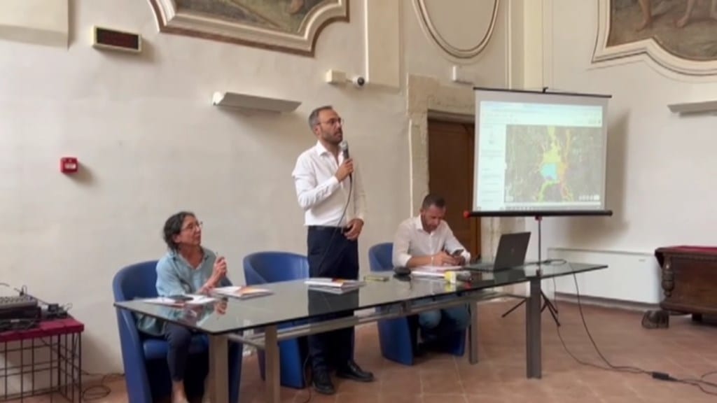 Distribuzione idrica ad Alcamo, sindaco e assessore fanno il punto. 10 litri al secondo in più da Siciliacque