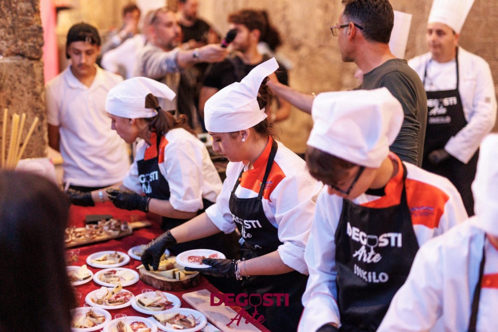 ‘DeGusti – Arte’ da domani nell’ex piazza mercato di Trapani. Cibo, vino e talk-show