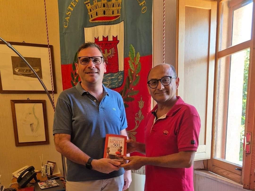 ‘Giro della Sicilia in 501 luoghi’, libro di Enzo Di Pasquale. Grande successo di vendite