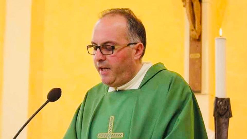 Colpito da emorragia mentre celebra messa, in gravi condizioni prete di Montelepre