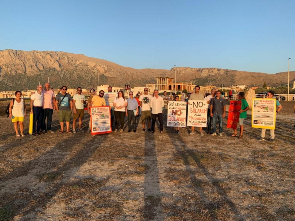 No al solarium nel litorale terrasinese, corteo del Comitato per la Salvaguardia del Territorio