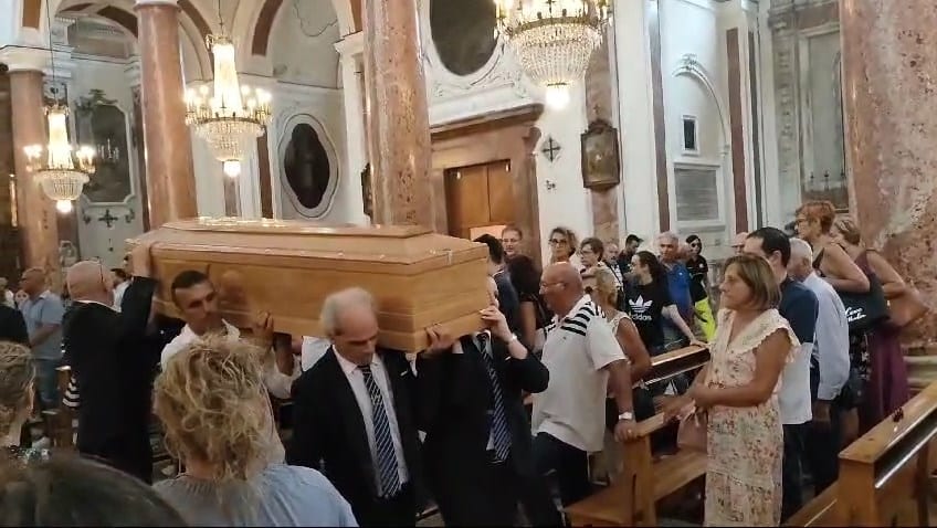 Addio all’alcamese Vito Cottone, chiesa gremita. In consiglio subentra Caterina Maltese