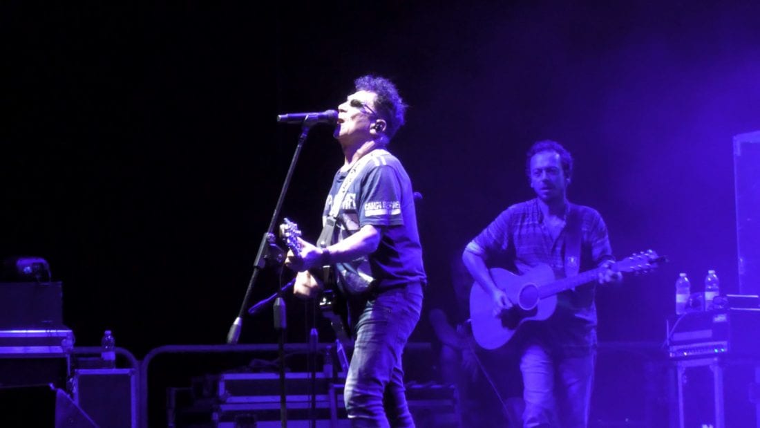 Freschezza, sogni, rock e brani sempre attuali. Bennato, un gigante sul palco di Castellammare (VIDEO)